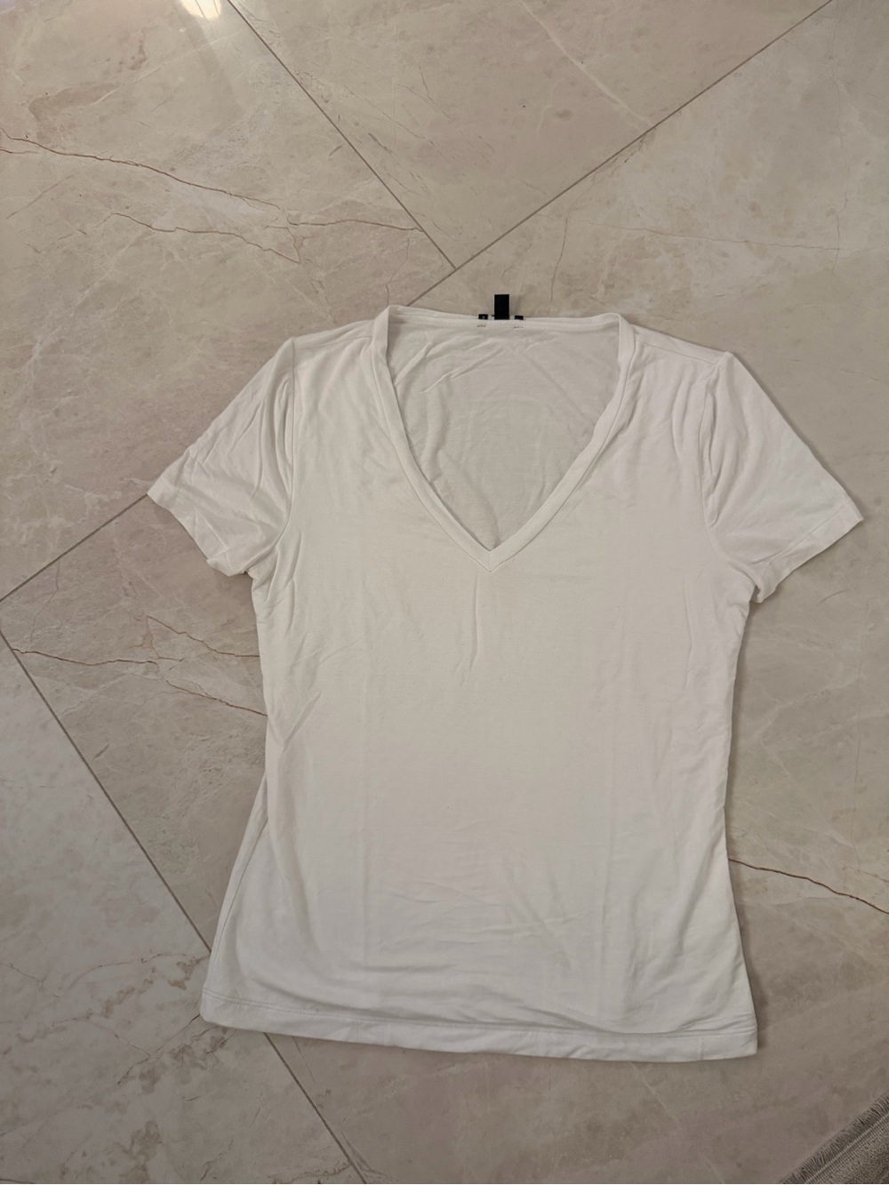 Express White V-Neck Short Sleeve Tee